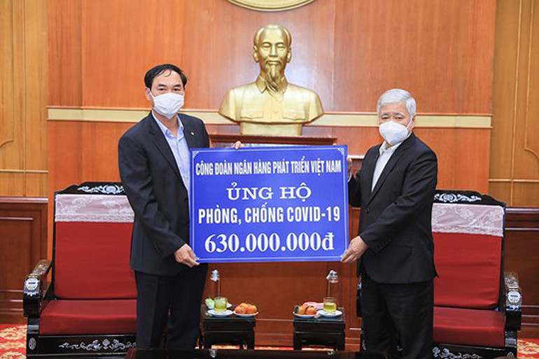 Ủng hộ nguồn lực cho công tác phòng, chống dịch COVID-19 -0