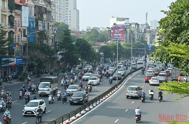 Hà Nội nhộn nhịp trở lại trong ngày đầu nới lỏng giãn cách -0