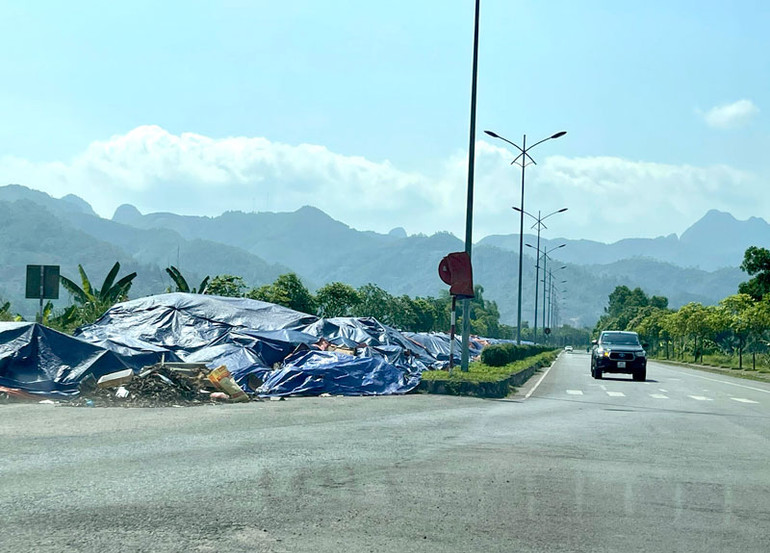 Rác thải gây ô nhiễm nghiêm trọng ở TP Hòa Bình -0