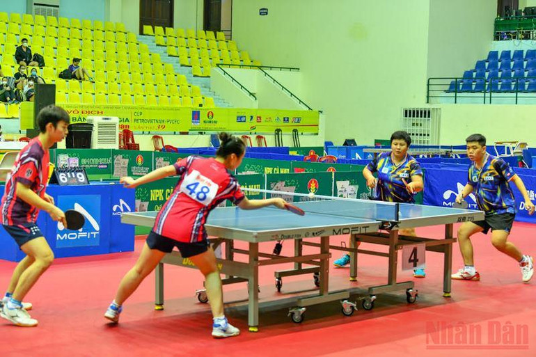 Mai Ngọc, Anh Hoàng dừng bước ở vòng 2, đôi nam nữ -0