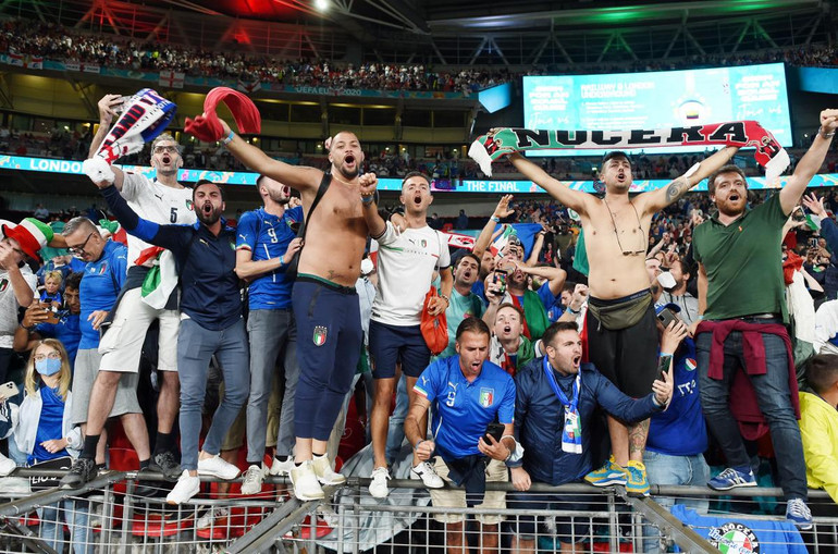 Niềm vui và nước mắt - hai chiều cảm xúc trái ngược sau chung kết EURO 2020 -0