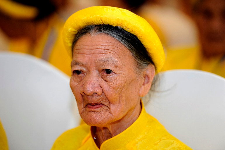 Mẹ về dự lễ -0