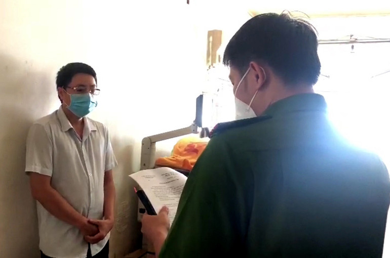 Khởi tố, bắt tạm giam 2 đối tượng làm giấy xét nghiệm Covid-19 giả -0