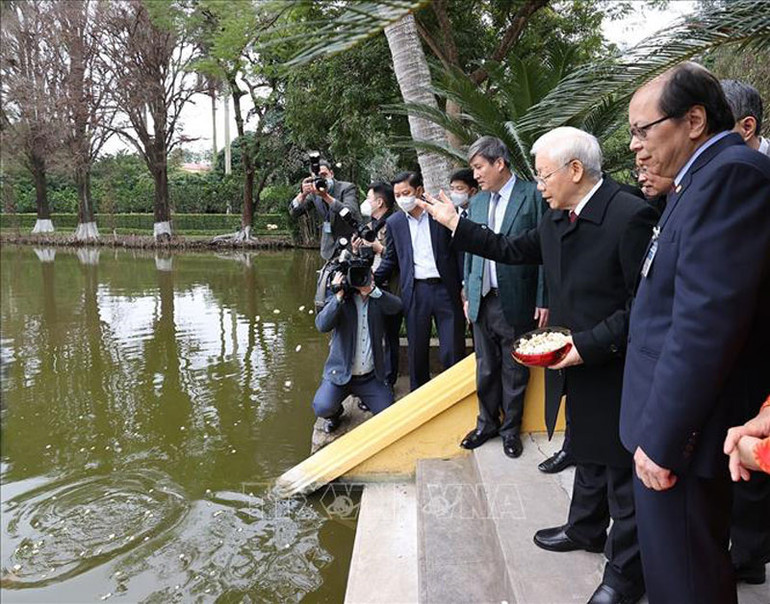 Tổng Bí thư Nguyễn Phú Trọng dâng hương tưởng niệm Chủ tịch Hồ Chí Minh -0