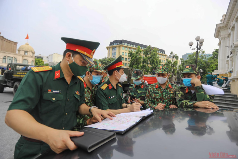 10 phường phố cổ, 2 phường ngoài đê quận Hoàn Kiếm được phun khử khuẩn trong sáng nay. 4Ha_noi_khu_khuan-1627273702959.jpeg