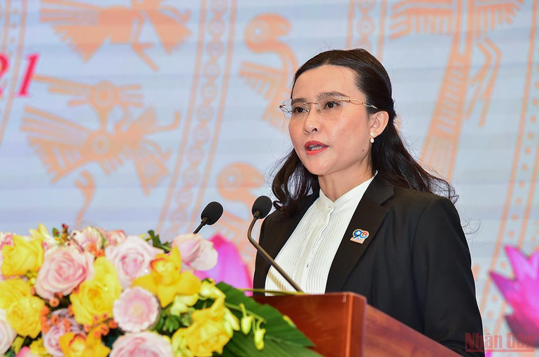 Bà Nguyễn Phạm Duy Trang, Bí thư Trung ương Đoàn trình bày tham luận. (Ảnh: Thành Đạt). Hội nghị báo chí toàn quốc tổng kết năm 2021, triển khai nhiệm vụ năm 2022. -0