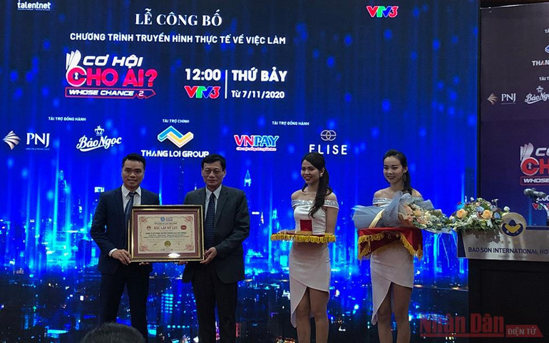 Chương trình nhận danh hiệu "Kỷ lục Việt Nam". Chương trình truyền hình tạo cầu nối việc làm trở lại sóng VTV3 -0