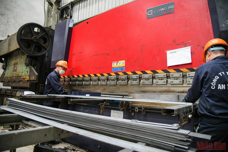 Các doanh nghiệp trong nước nỗ lực vượt khó, tăng đà phục hồi -0