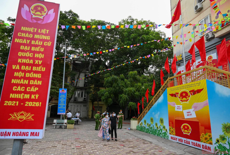 Trên khắp mọi ngả, các cử tri sôi nổi đi bầu cử, lựa chọn những đại biểu xứng đáng đại diện cho ý chí và nguyện vọng của nhân dân. 2_bau_cu-1621729274589.jpeg
