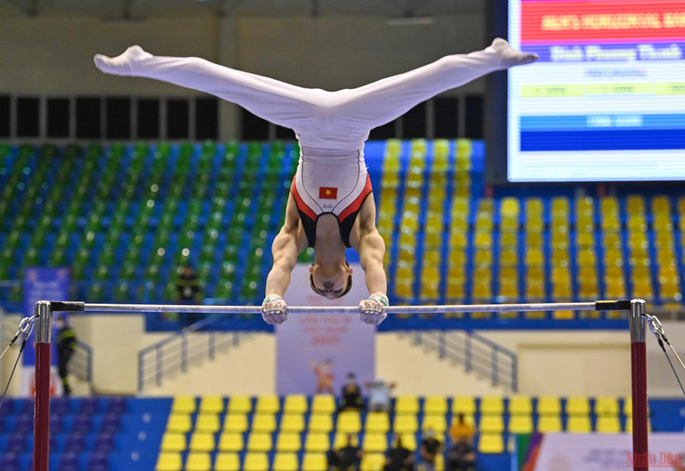Mãn nhãn với màn biểu diễn thể dục dụng cụ trong ngày thi đấu cuối ở SEA Games 31 -2