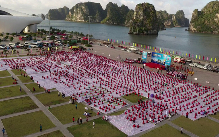 Trình diễn Yoga tại Vịnh Hạ Long năm 2020. Tổ chức Ngày Quốc tế Yoga tại 8 tỉnh, thành phố ở Việt Nam -0