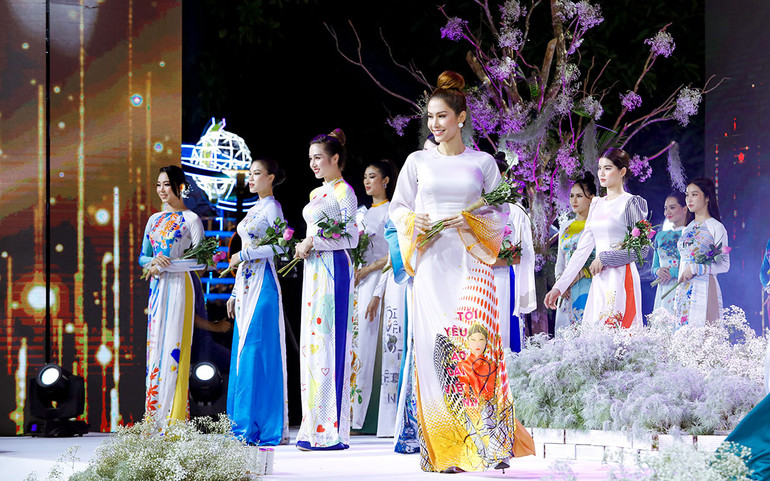 Nhà thiết kế Việt Hùng giới thiệu bộ sưu tập mới trong Lễ hội Áo dài -0