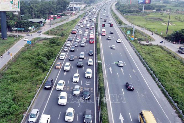 Cửa ngõ Thủ đô ùn tắc kéo dài trong ngày đầu kỳ nghỉ lễ 30/4-1/5 -0