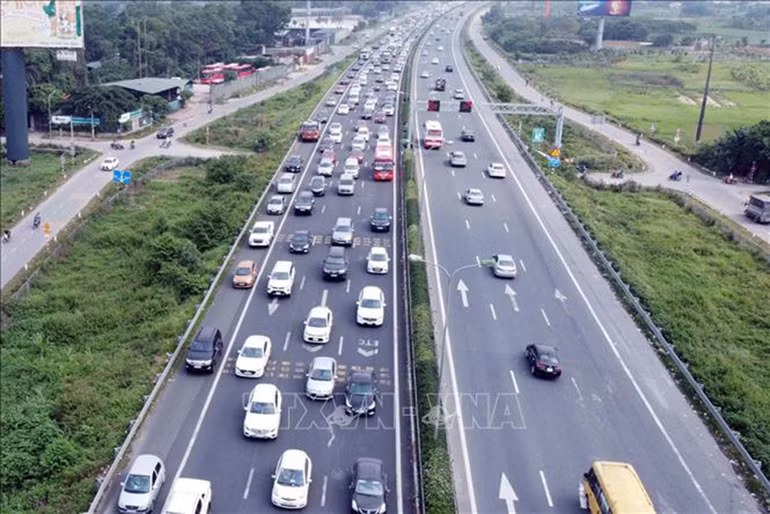 Cửa ngõ Thủ đô ùn tắc kéo dài trong ngày đầu kỳ nghỉ lễ 30/4-1/5 -0