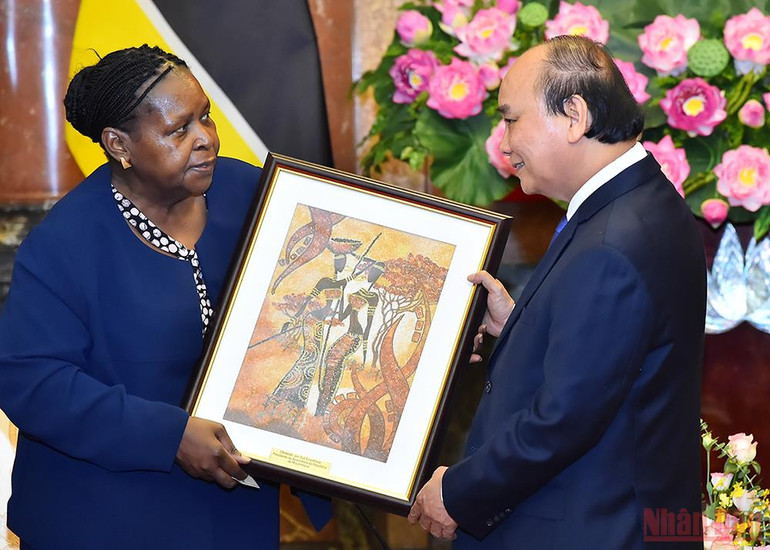 Chủ tịch nước Nguyễn Xuân Phúc tiếp Chủ tịch Quốc hội nước Cộng hòa Mozambique -7