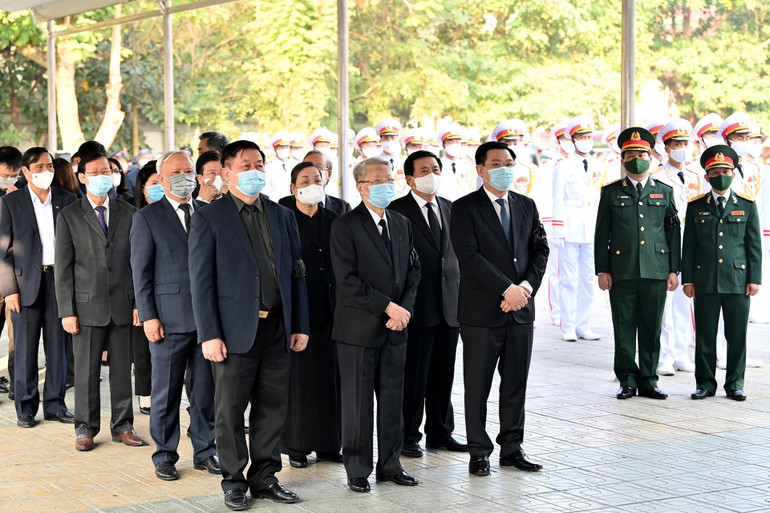 Các đồng chí lãnh đạo, nguyên lãnh đạo Đảng, Nhà nước dự Lễ viếng đồng chí Trương Vĩnh Trọng tại Nhà tang lễ quốc gia số 5 Trần Thánh Tông (Hà Nội). (Ảnh: DUY LINH) Lãnh đạo Đảng, Nhà nước viếng đồng chí Trương Vĩnh Trọng -0