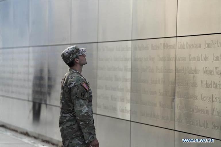 Người dân Mỹ tưởng niệm các nạn nhân khủng bố 11-9 -0