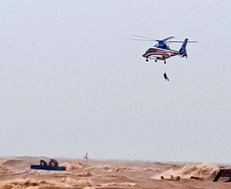 Tiếp tục cứu chín người mắc kẹt trên tàu Vietship 01 -0