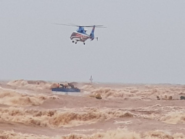 Tiếp tục cứu chín người mắc kẹt trên tàu Vietship 01 -0