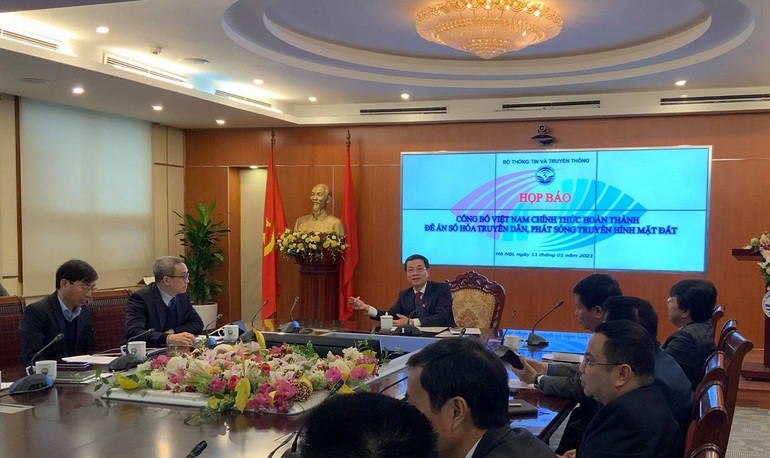 Họp báo công bố Việt Nam đã hoàn tất việc tắt sóng truyền hình tương tự mặt đất (analog) và chính thức hoàn thành Đề án số hóa truyền dẫn, phát sóng truyền hình mặt đất. Việt Nam công bố hoàn thành số hóa truyền hình mặt đất -0