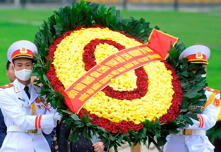 Lãnh đạo Đảng, Nhà nước và đại biểu Quốc hội vào Lăng viếng Chủ tịch Hồ Chí Minh -0