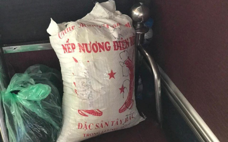 Bí ẩn bên trong bao gạo gửi xe khách liên tỉnh -0