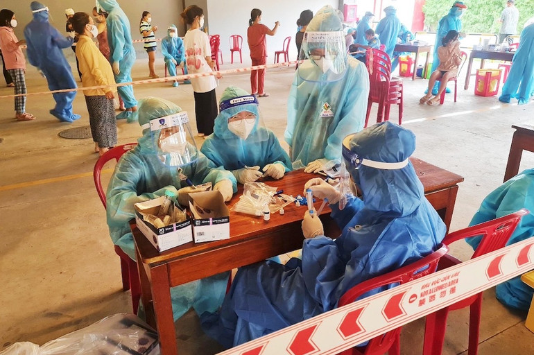 Sinh viên đại học Nguyễn Tất Thành chung tay phòng, chống dịch -0