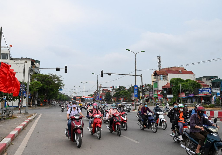 Giao thông thông thoáng khi người dân trở về Hà Nội -0