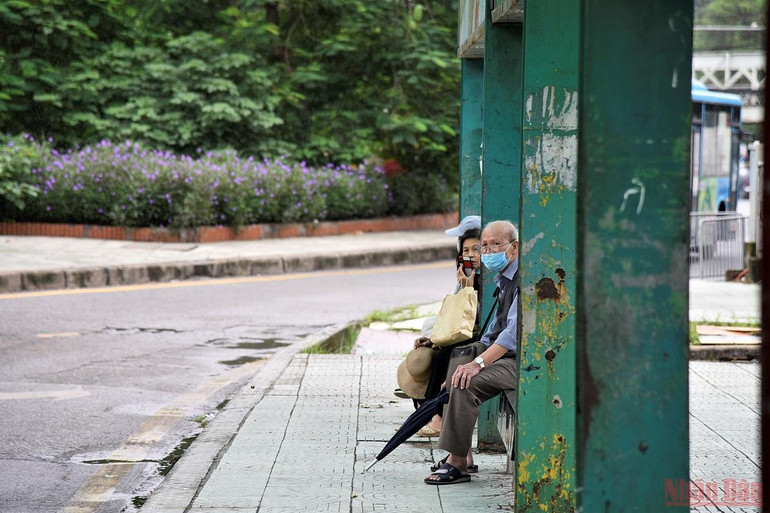 Xe buýt Hà Nội ngày đầu hoạt động trở lại -0
