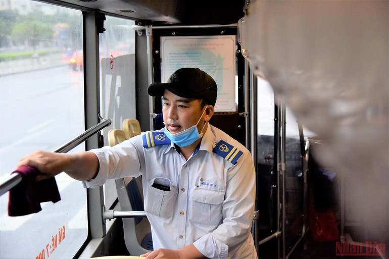 Xe buýt Hà Nội ngày đầu hoạt động trở lại -0