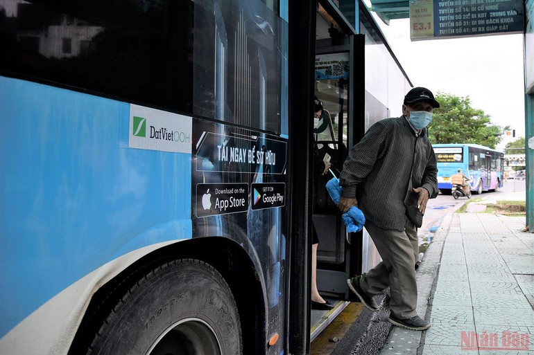 Xe buýt Hà Nội ngày đầu hoạt động trở lại -0