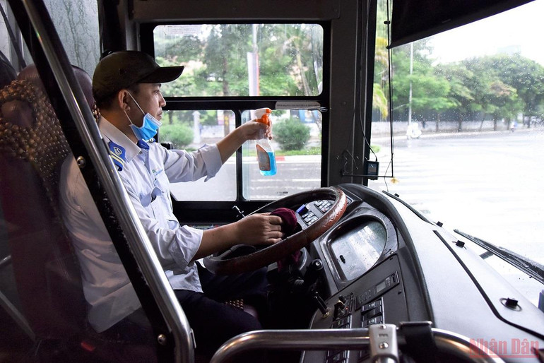 Xe buýt Hà Nội ngày đầu hoạt động trở lại -0