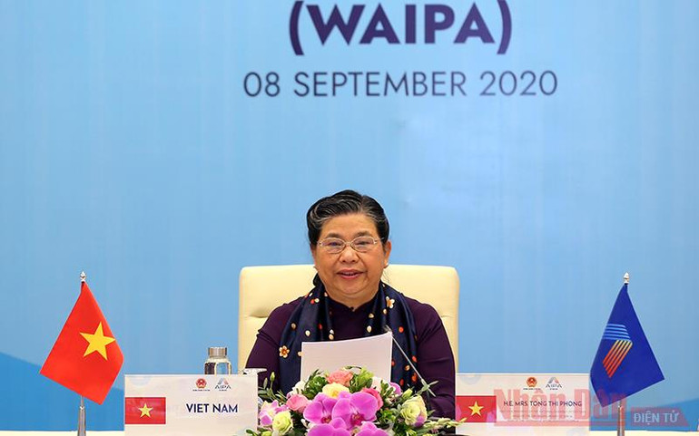 Phát huy vai trò của nữ nghị sĩ trong bảo đảm việc làm và thu nhập của lao động nữ -0