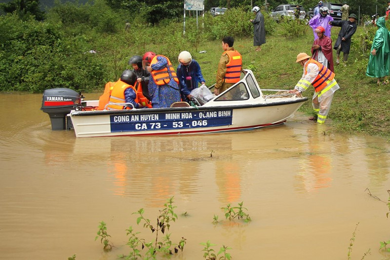 Quảng Bình: Gần 13 nghìn ngôi nhà bị ngập lụt, QL1A bị chia cắt -0