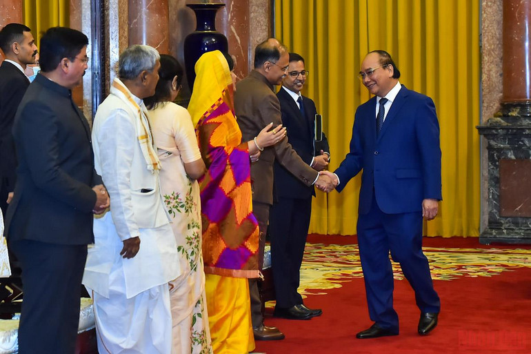 Chủ tịch nước Nguyễn Xuân Phúc tiếp Chủ tịch Hạ viện Cộng hòa Ấn Độ  -0