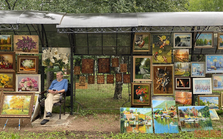 Check-in khu chợ bán đồ lưu niệm đầy màu sắc ở Moskva -0