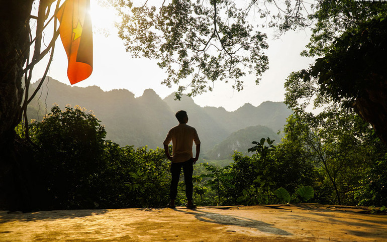 Cửa hang Quân Y trong Vườn Quốc gia Cát Bà cũng là địa điểm lý tưởng để “check-in”. (Ảnh: WONDERFULVIETNAM) Cuối tuần ở vịnh Lan Hạ -0