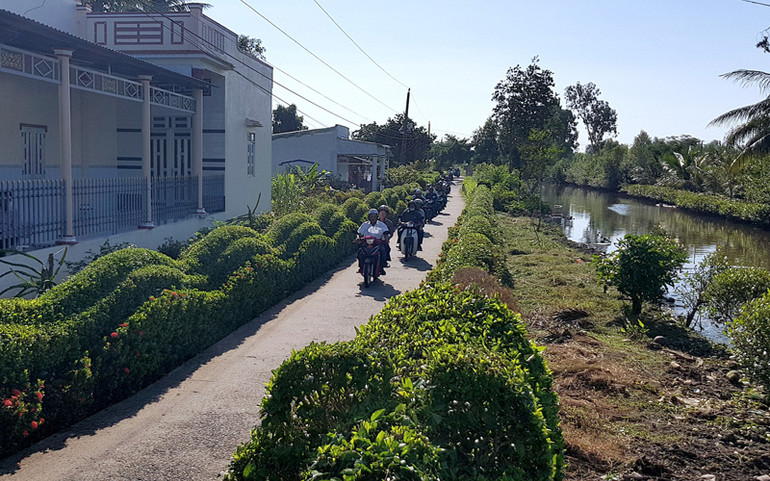 Đường quê NTM khang trang ở ấp 10 xã Trí Phải, huyện Thới Bình. Thới Bình “đi chắc” nhưng phải nhanh hơn -0