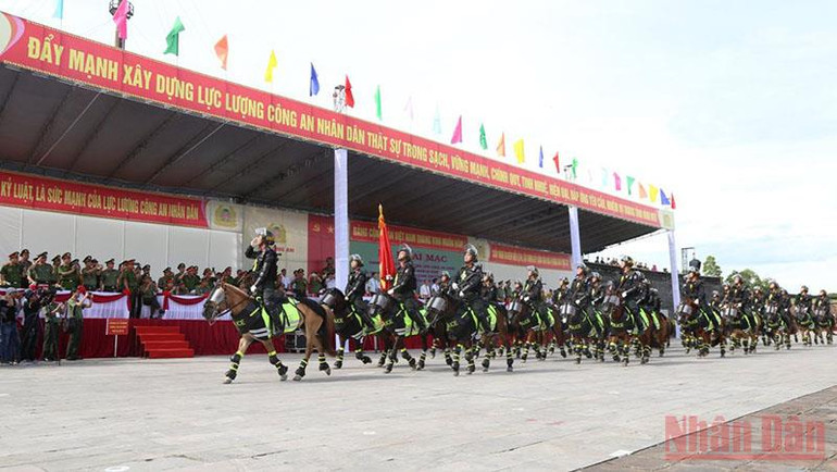 Đoàn Cảnh cát cơ động kỵ binh, Bộ Tư lệnh Cảnh cát cơ động biểu diễn tại khai mạc. Chung kết Hội thi Điều lệnh, bắn súng, võ thuật Công an nhân dân khu vực phía Nam -3