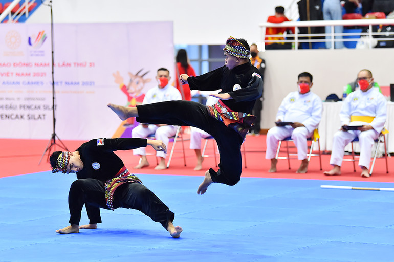 Đôi vận động viên Philippines tại phần thi vòng loại nội dung đôi nam Ganda. Khởi tranh thi đấu môn Pencak Silat tại SEA Games 31 -2