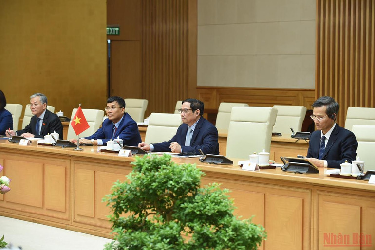 Thủ tướng Phạm Minh Chính tiếp Chủ tịch Quốc hội Singapore Tan Chuan-Jin -0