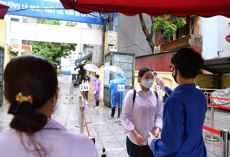 Tuyển sinh lớp 10 ở Hà Nội: Thí sinh “đội mưa” đến điểm thi -0