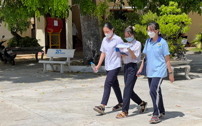 Hơn 18.500 thí sinh chính thức bước vào kỳ thi tốt nghiệp THPT tại Bình Định (ghép) -0