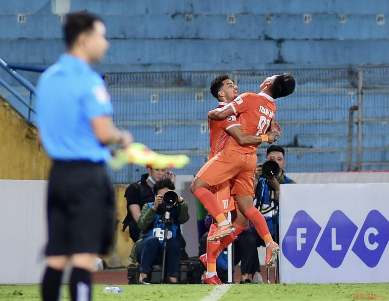 Bình Định thắng tối thiểu trong ngày Hà Nội ra mắt tân HLV -0