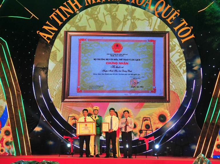 Hò thuốc cá huyện Minh Hóa là Di sản văn hóa phi vật thể quốc gia -0