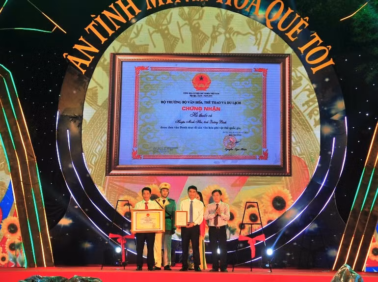 Hò thuốc cá huyện Minh Hóa là Di sản văn hóa phi vật thể quốc gia -0