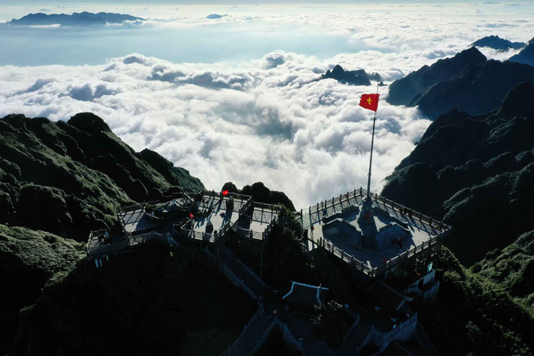 Vượt núi Fansipan, không chỉ là giải chạy -0