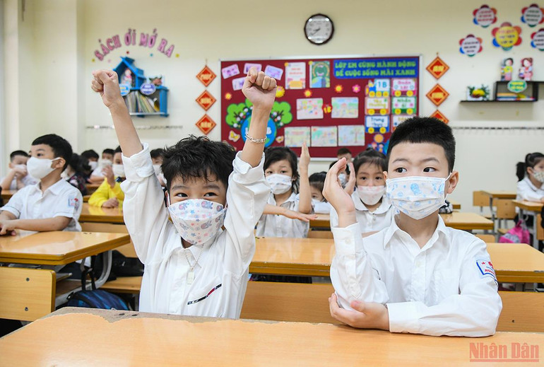 Những khoảnh khắc ngộ nghĩnh, đáng yêu của các con ngày đầu đến trường -0