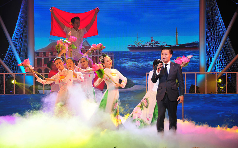 Xúc động chương trình nghệ thuật “Người là niềm tin tất thắng” -0