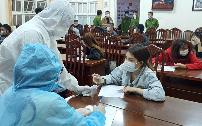 Xử phạt và thu hồi giấy phép hai quán karaoke hoạt động bất chấp “lệnh cấm” -0